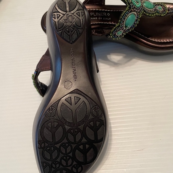 Donald J Pliner size 7.5 beaded sandals, brand new - Picture 3 of 7